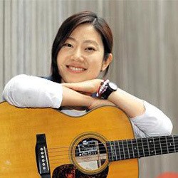 Penyanyi Korea Choi Go-Eun Tampil di Glastonbury 2014