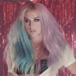 Ke$ha Seksi Ber-lingerie di Video Klip Baru