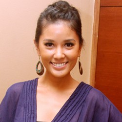 Bergandengan Tangan, Ada Hubungan Apa Titi Rajo Bintang dengan Hamis Daud?