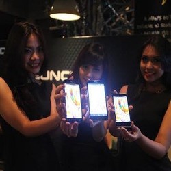 Ponsel Jumbo Masih Jadi Senjata Advan