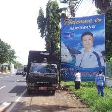 Atribut Kampanye Caleg Nakal di Banyuwangi Ditertibkan