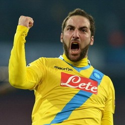 Higuain Ingin Tulis Sejarah bersama Napoli