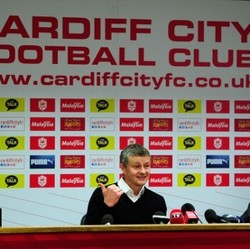 Wenger Yakin Solskjaer Bisa Bikin Cardiff Bertahan di Premier League