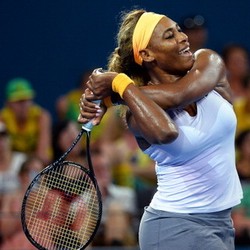 Serena Melaju ke Final Usai Kalahkan Sharapova
