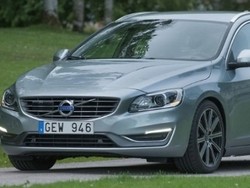 Volvo V60 Wagon Teranyar Hadir Bulan Depan
