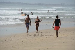 Di Kuta, Bule Adalah Raja