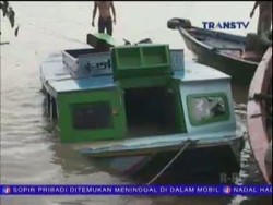 Kapal Cepat Tabrak Tongkat Besi, 6 Orang Tewas