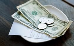 Berapa Besar Tip Harus Diberikan Saat Makan di Restoran di China, Spanyol dan Swiss? (1)