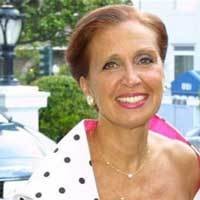 Novelis Danielle Steel Dapat Penghargaan Tertinggi dari Prancis