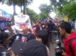 Sesi Temu Media Konvensi PD, Dahlan Iskan Dikawal Barongsai