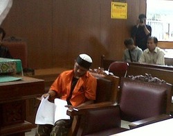 Teroris Ovie Divonis 7 Tahun 6 Bulan