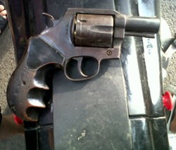 Oknum Polisi dan Kurir Ditangkap Jual Senpi Ilegal di Manado