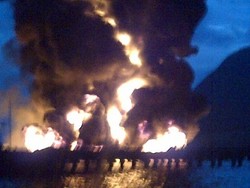 Sempat Padam, Api Kembali Berkobar di KM Sumber Mutiara 