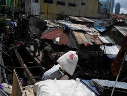 Satpol PP Razia Pedagang Liar di Blok B Tanah Abang