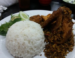 Harga Elpiji 12 Kg Melejit, Ayam Goreng dan Nasgor Kaki Lima Naik Rp 2.000