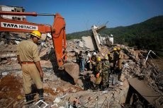 Korban Jiwa Runtuhnya Gedung di India Bertambah Jadi 17 Orang, 16 Hilang