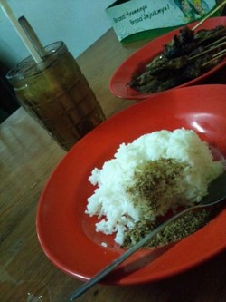 Sate Kelapa di Surabaya, Uenak Rek!