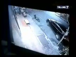 Rekaman CCTV Ini Ungkap Kasus Tabrak Lari Menantu Wabup Jombang
