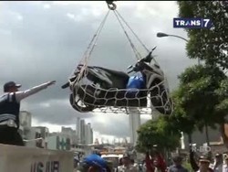 Hati-hati! Anda Parkir Sembarang, Motor Bisa Diangkut Mobil Derek