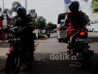 Aksi Bikers Nekat Lawan Arah