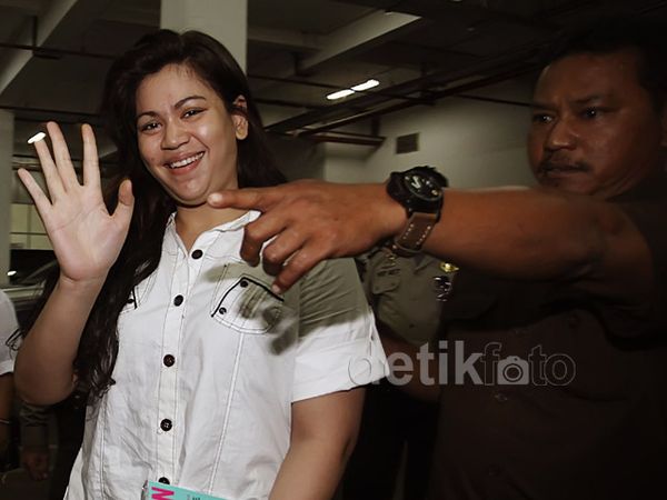 Sidang Perdana Vanny Rosyane