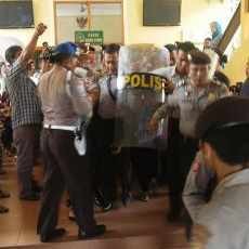 Keluarga Korban Pembunuhan Demo Tuntut Terdakwa Divonis Mati