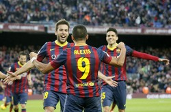     Alexis sudah membuka keunggulan Barca saat pertandingan baru berjalan tujuh menit. REUTERS/Gustau Nacarino.