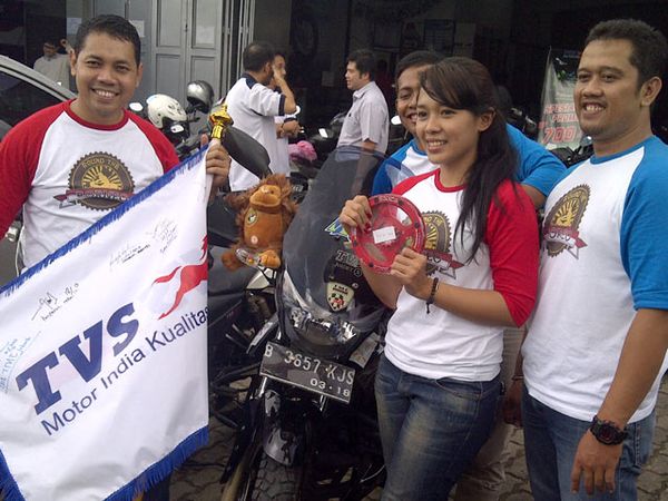 4 Bikers Siap Jelajah Borneo