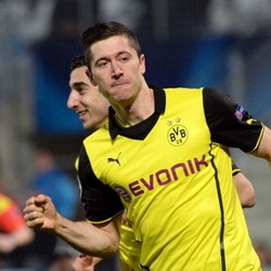 Die Roten Sambut Si Super Lewandowski