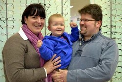 Mata Seperti Kucing, Bocah Ini Kena Kanker Langka di Kedua Matanya