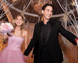 Uniknya Kue Pengantin Terbalik Bintang Big Bang Theory Kaley Cuoco