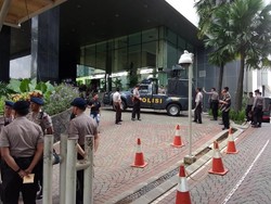 Ruhut: Tolak Panggilan KPK, Anas Nggak Jantan