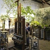 Sekarat Mengail Inspirasi Seniman Ini Ubah Studionya Jadi Taman Bunga