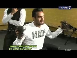 Harga Fantastis Rambut Huddlestone