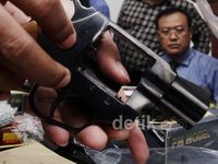 Polri Bongkar Penjualan Senpi Ilegal