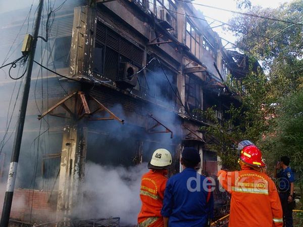 Gedung C FISIP UI Depok Terbakar