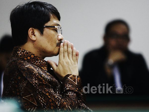 Mantan Kepala SKK Migas Jalani Sidang Perdana