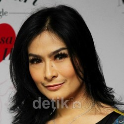 Iis Dahlia Naikkan Tarif di 2014