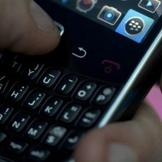Berani Tinggalkan Keyboard Fisik, BlackBerry?