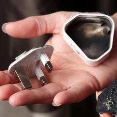 Duh! Charger iPhone Meledak, Bayi Nyaris Celaka