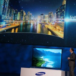 TV Canggih Samsung: Bisa Melengkung atau Layar Datar