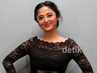 Dewi Persik Cantik Dibalut Dress Hitam