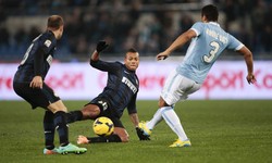 Dengan tambahan tiga poin ini, Lazio pun menempati posisi 10 klasemen dengan koleksi 23 angka. Sementara buat Inter, mereka kini ada di posisi enam dengan raihan 31 poin. REUTERS/Tony Gentile.