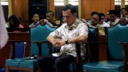 Kasus Suap, Bupati Mandailing Natal Dituntut 8 Tahun Penjara 