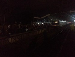 KRL Mogok di UI, Penumpang ke Bogor Pilih Tunggu di Stasiun Ps Minggu