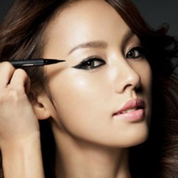 Pentingnya Eyeliner Buat Member Idola KPop