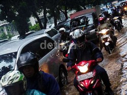 Ingat! Menerobos Banjir, Asuransi Mobil Bisa Gugur