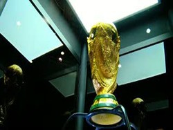 Trofi Asli Piala Dunia Sihir Warga Jakarta