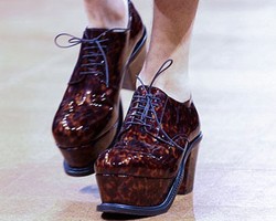 Mens Fashion Week: Tren Sepatu Hak Tinggi Untuk Pria