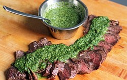 Mau Bikin Saus Chimichurri a la Resto Steak? Ikuti 5 Langkah Ini!